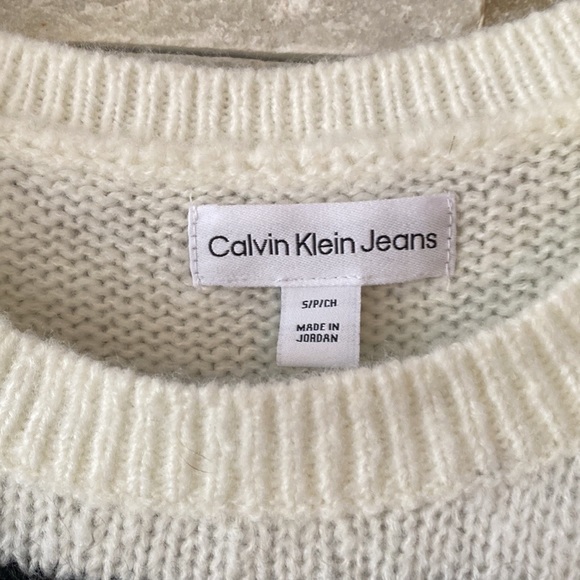 Calvin Klein oversize sweater size small - Picture 3 of 12